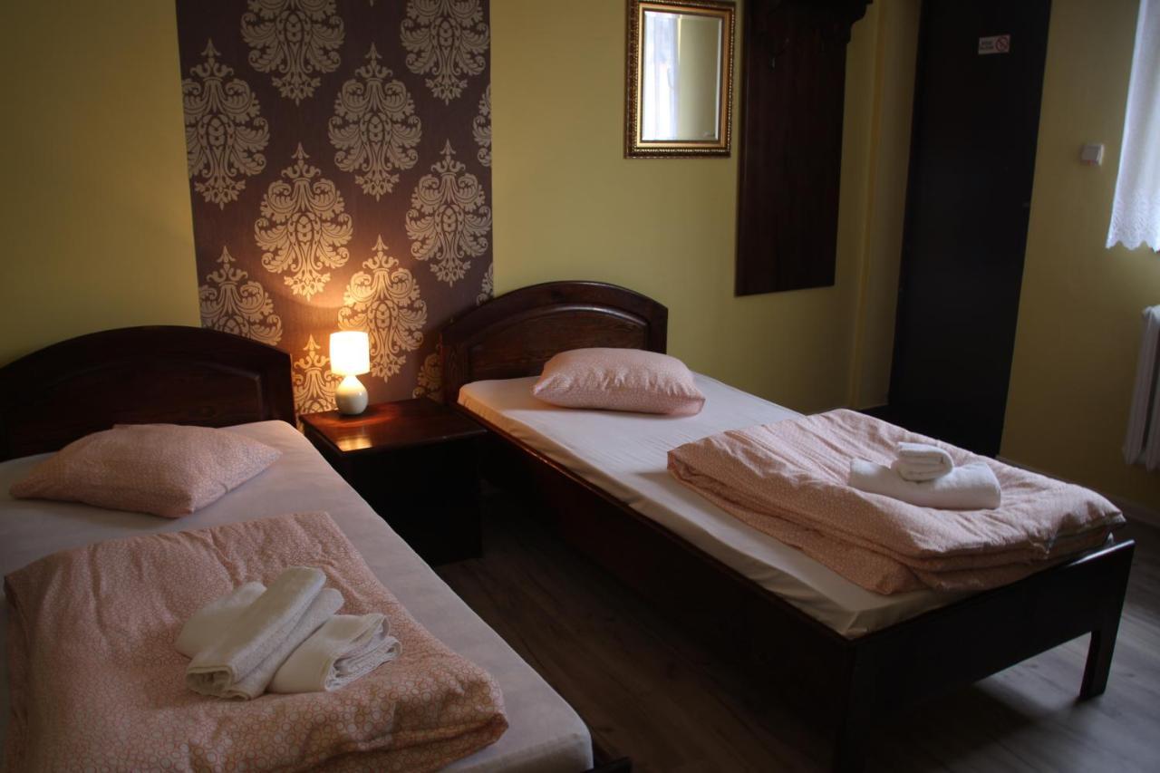 Zajazd Pod Kominkiem - Brzoza Kolo Torunia ภายนอก รูปภาพ